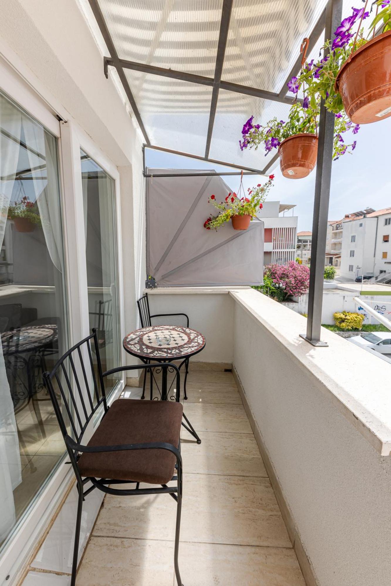 House Niko M With 6 Apartments Split Exterior foto