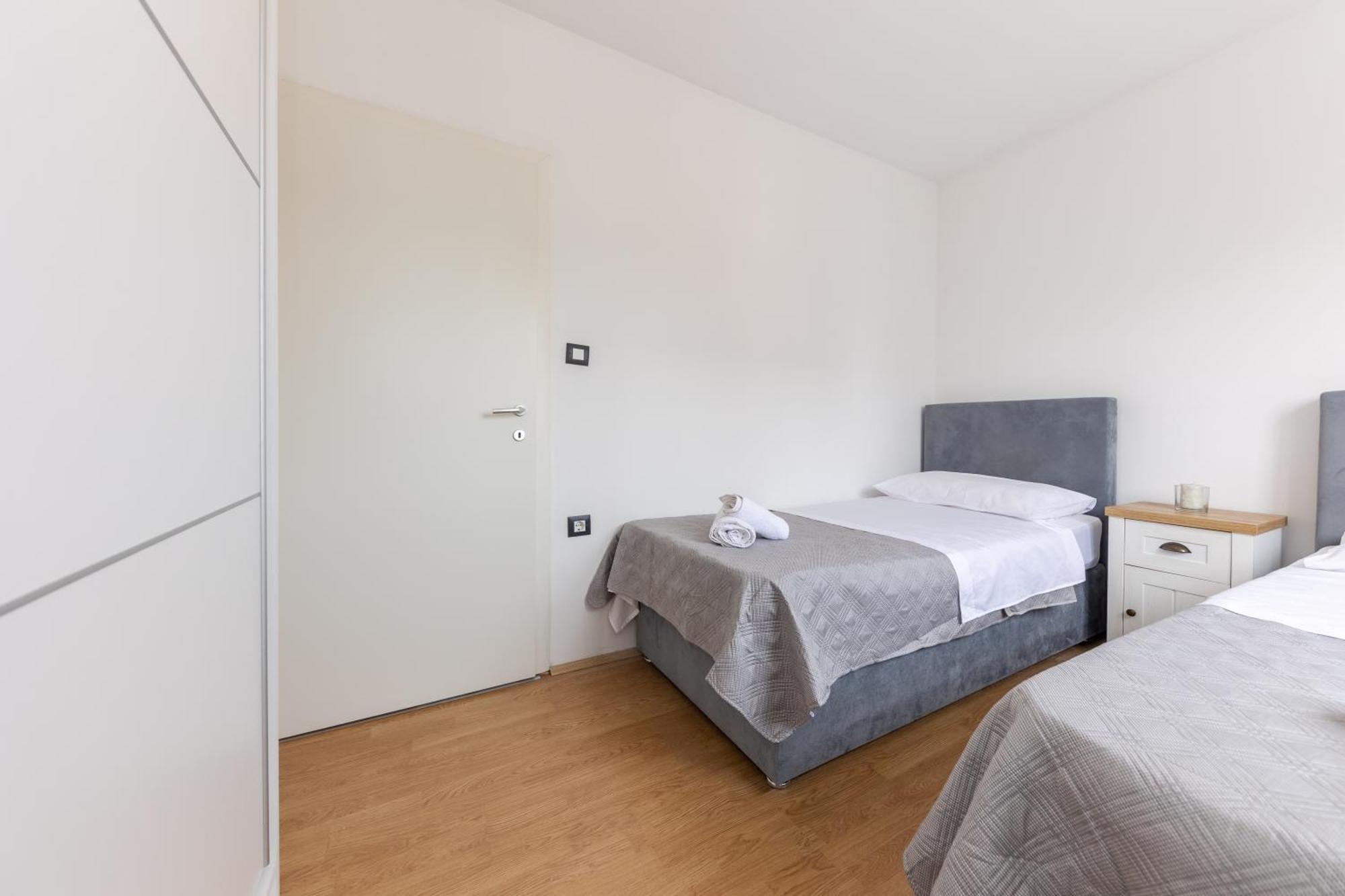 House Niko M With 6 Apartments Split Exterior foto